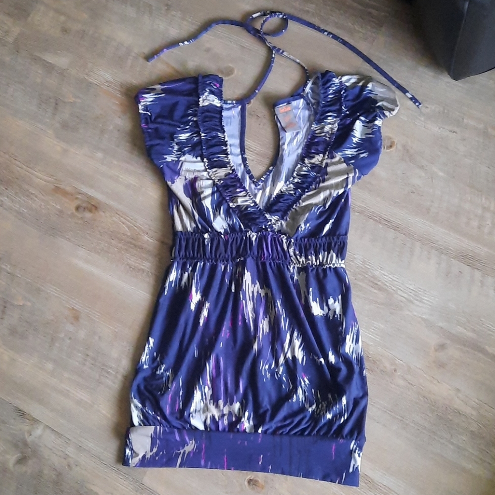 Tunic‎